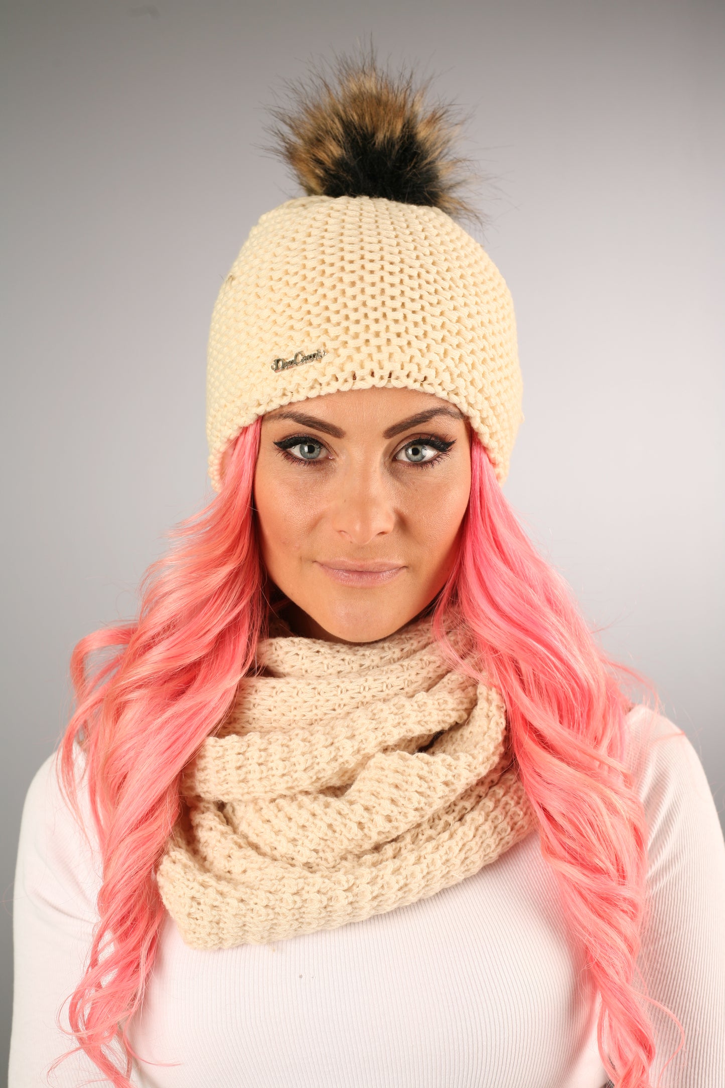 DCW-831-KB-die Mütze hält warm und ist innen mit Fleece gefüttert,