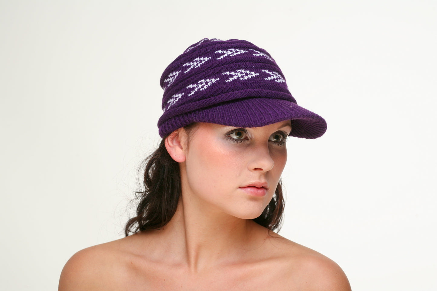 DC-W-450-Strickmütze in Braun mit weißem Muster