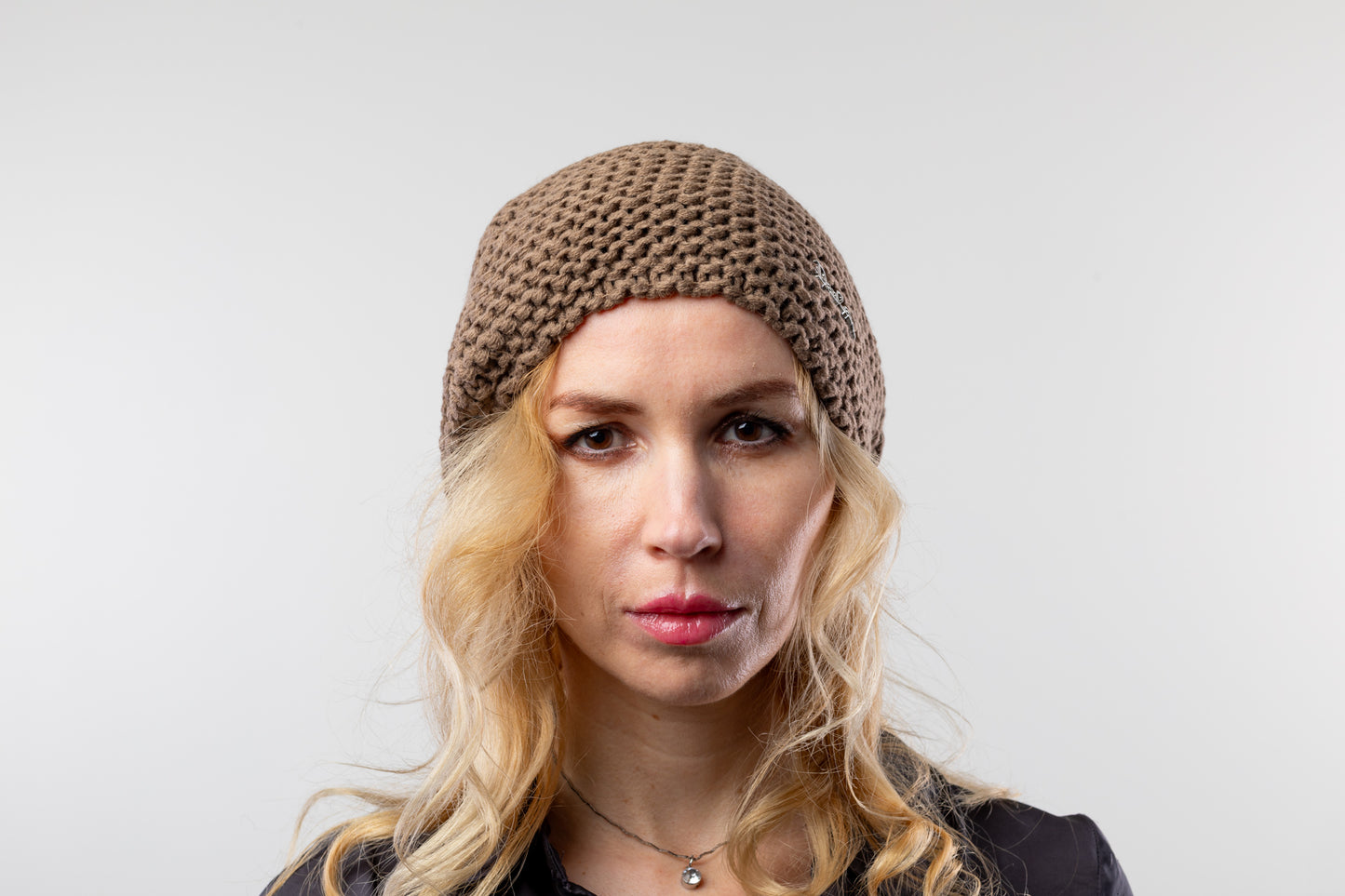 DCW-B-802B-die Mütze hält warm und ist innen mit Fleece gefüttert