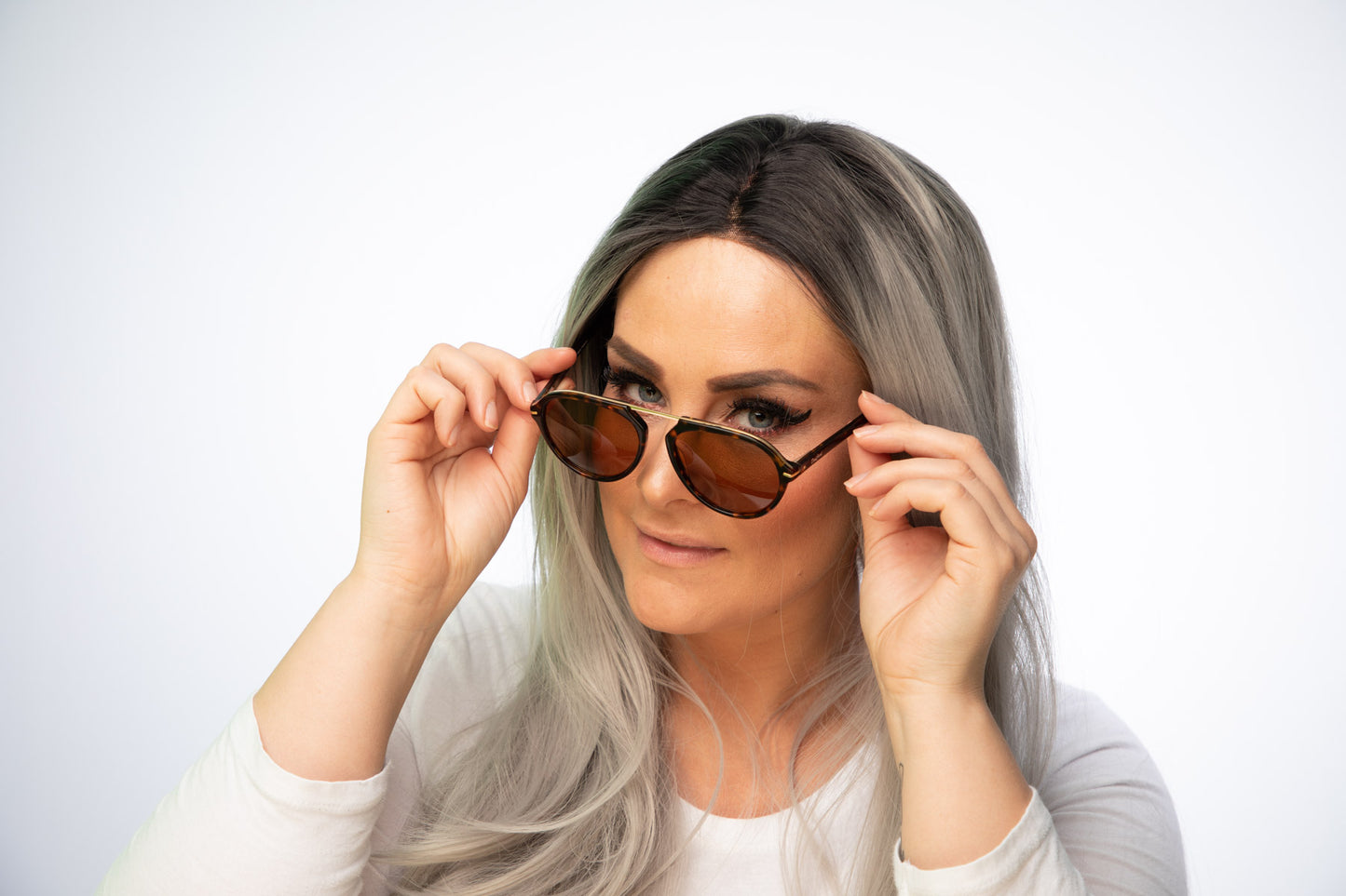 DC-A18028-C4-GOLD-BRAUN-hochwertigen Materialien wie: Acetate, Metal und Edelstahl gemacht.