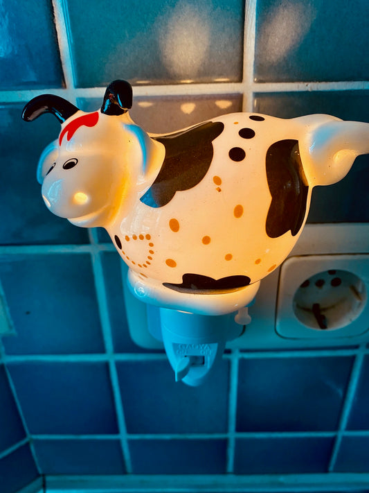 DC-Steckdosenlampe aus Porzellan-Kuh