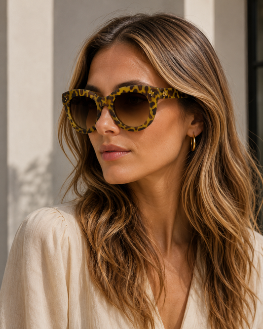 DC-828-Trendige Sonnenbrille für Damen, in stilvoller Optik.